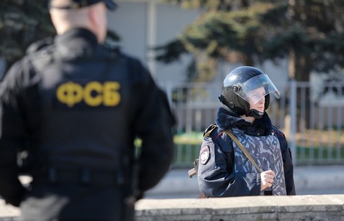 Задержанные в Москве за причастность к подготовке теракта прошли обучение в ИГ  - ảnh 1